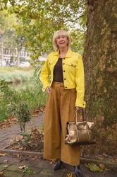 Light brown trousers with a yellow denim jacket